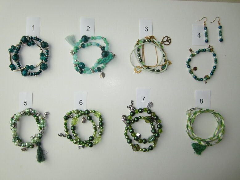 Armbandjes in groen tinten